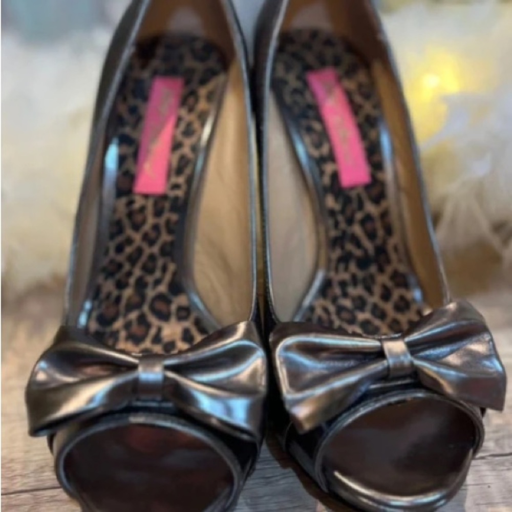 Chic Black Bow Peep-Toe Heels